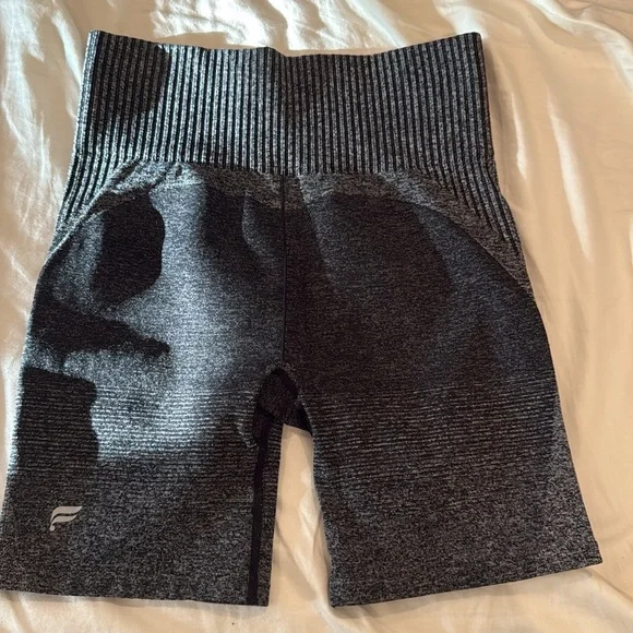 Ombre Seamless Ultra High-Waisted 6" Short - Picture 3 of 5